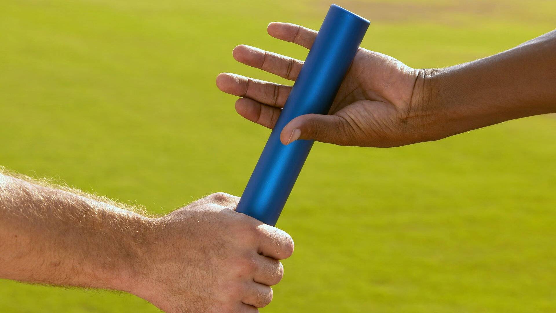 “武汉马拉松赛：从起点到终点，挑战极限！”