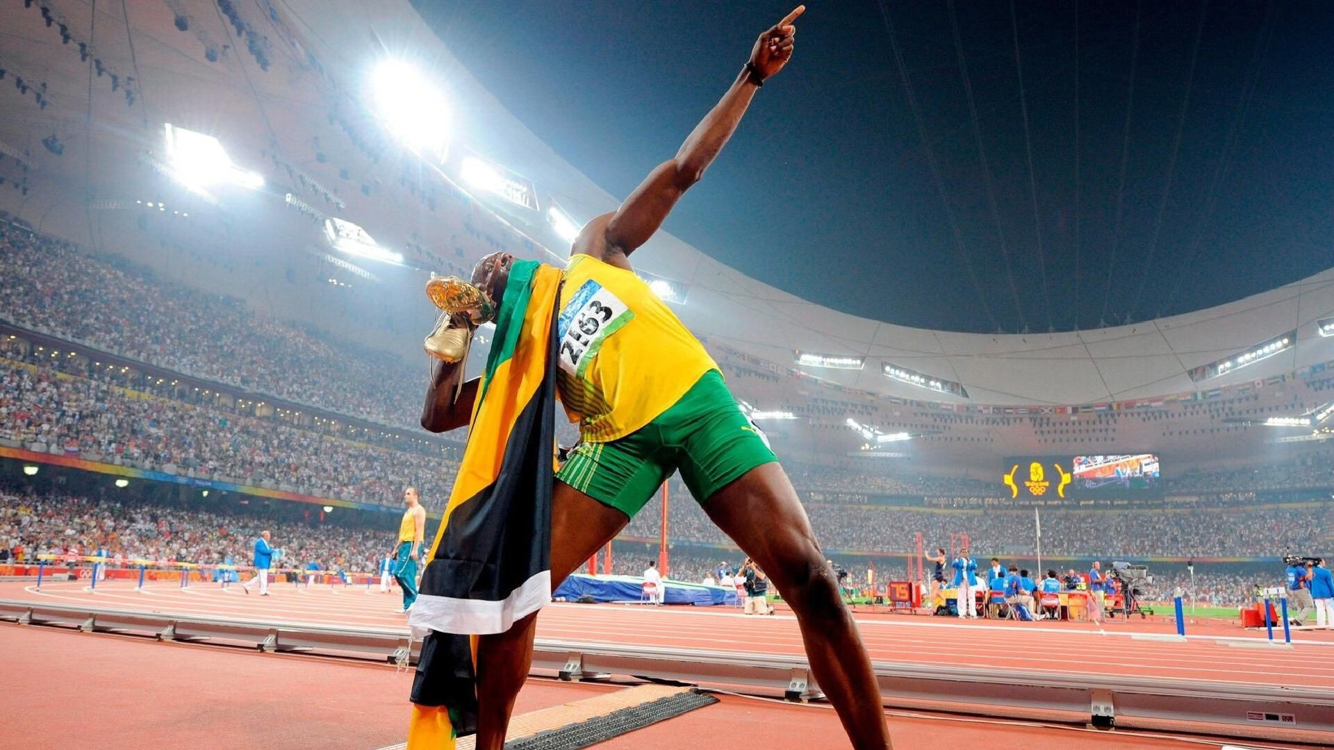 “武汉马拉松赛：从起点到终点，挑战极限！”